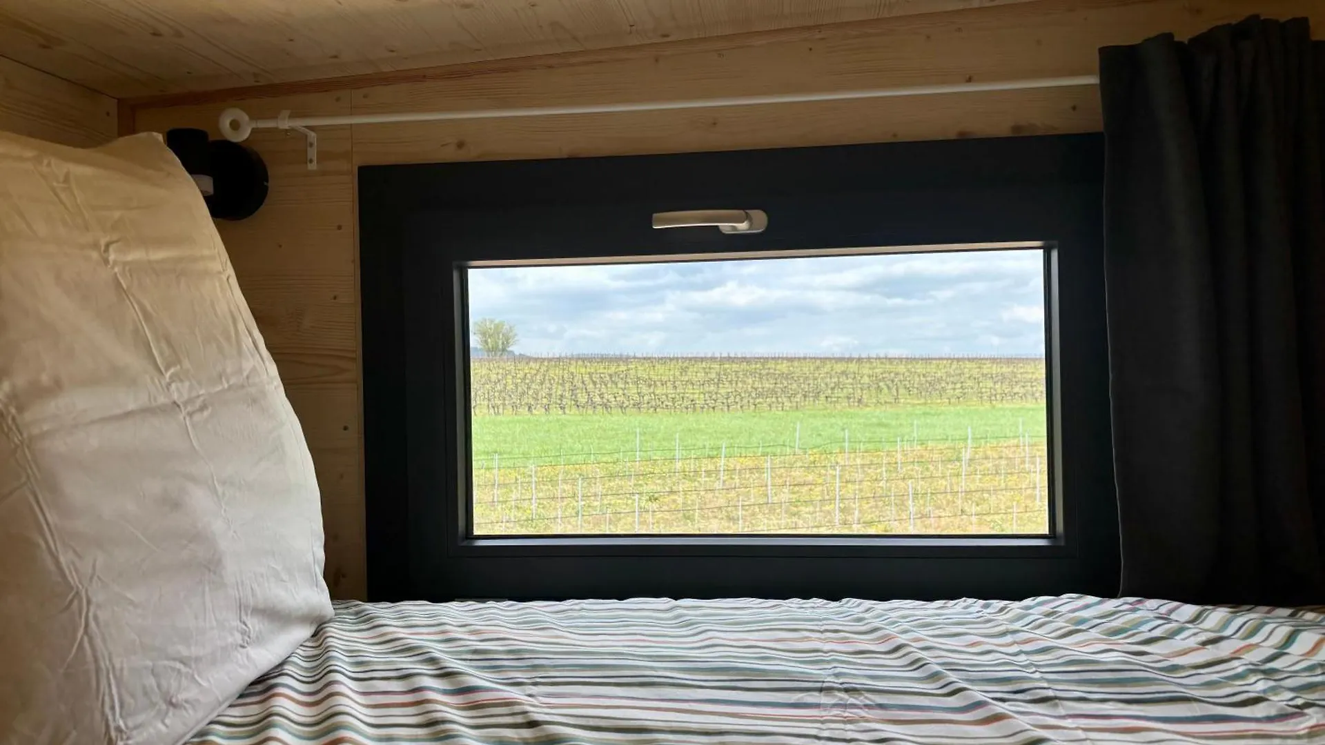 La Tiny House Des Vignes Du Chateau De Vauclaire Meyrargues 0*,  France