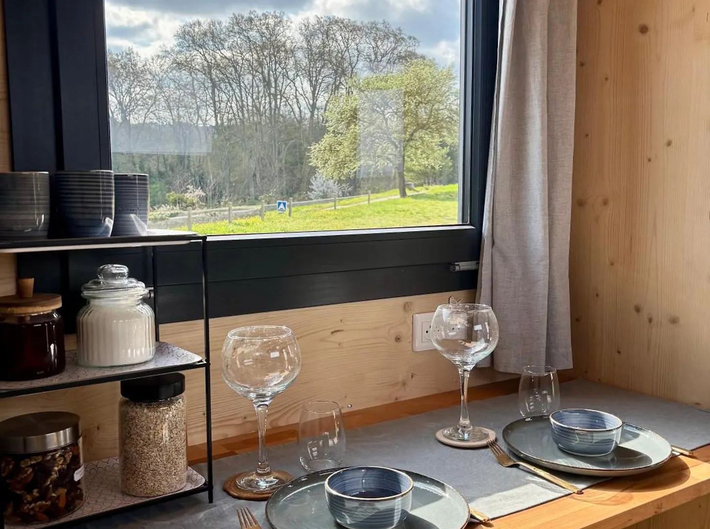 La Tiny House Des Vignes Du Chateau De Vauclaire Meyrargues 0*,  France