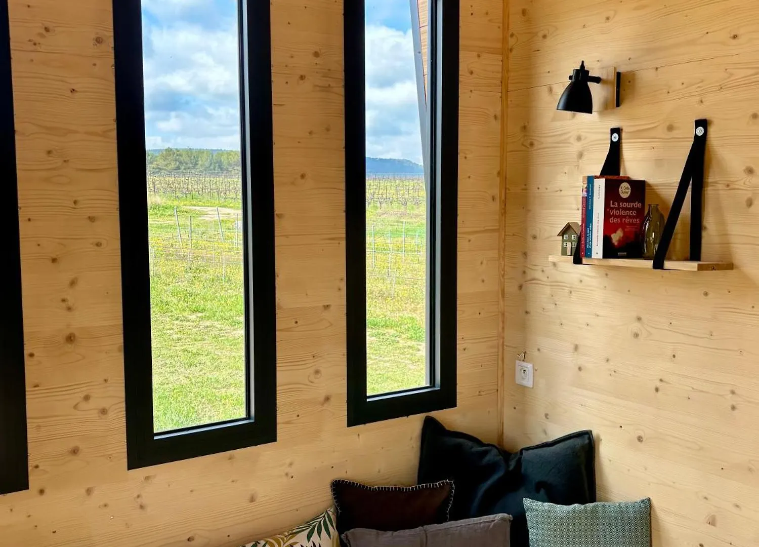 La Tiny House Des Vignes Du Chateau De Vauclaire Meyrargues Country house
