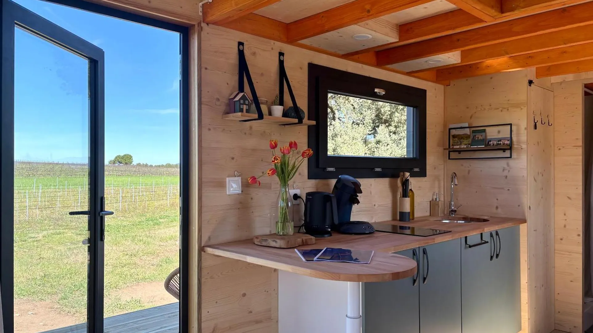 La Tiny House Des Vignes Du Chateau De Vauclaire Meyrargues